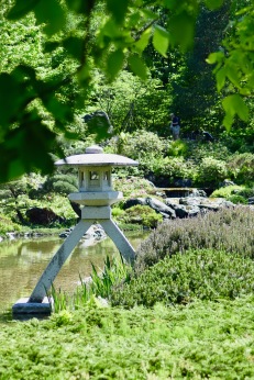 lanterne de pierre (Koto-ji) au jardin japonais